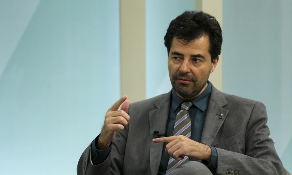 Bento Albuquerque deixa Minas e Energia e Sachsida é o novo ministro