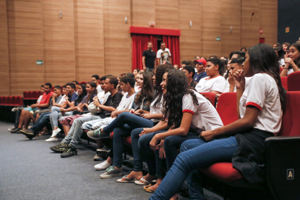 Projeto promove mediação teatral em escolas públicas