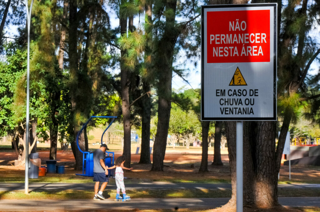 GDF instala novas placas, faz podas de árvore e reforça segurança no Parque da Cidade