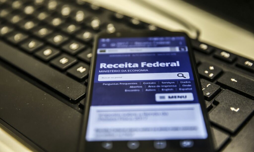 IRPF 2023: prazo para empresas e bancos enviarem informe de rendimentos termina nesta terça