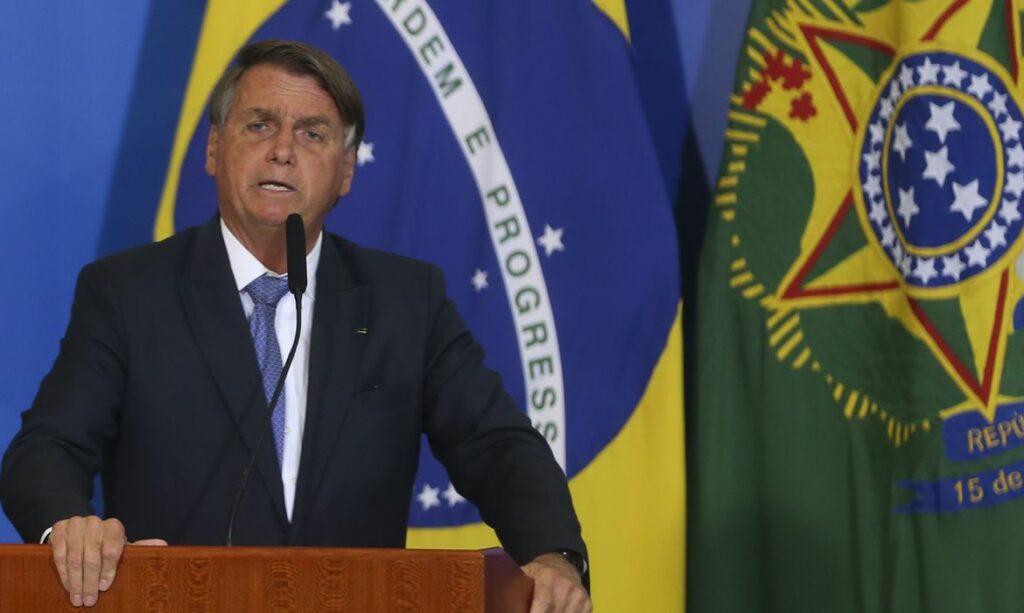 Presidente Bolsonaro aumenta o salário mínimo para R$ 1.302 em 1º de janeiro