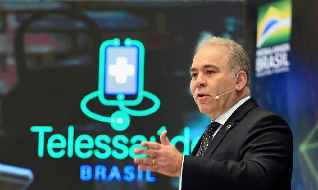 Ministro Marcelo Queiroga assina portaria que regulamenta atendimentos de saúde à distância