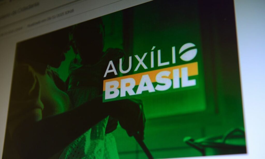 Aumento do Auxílio Brasil injetaria mais de R$ 10 bi na economia do Nordeste, região mais beneficiada pelo programa