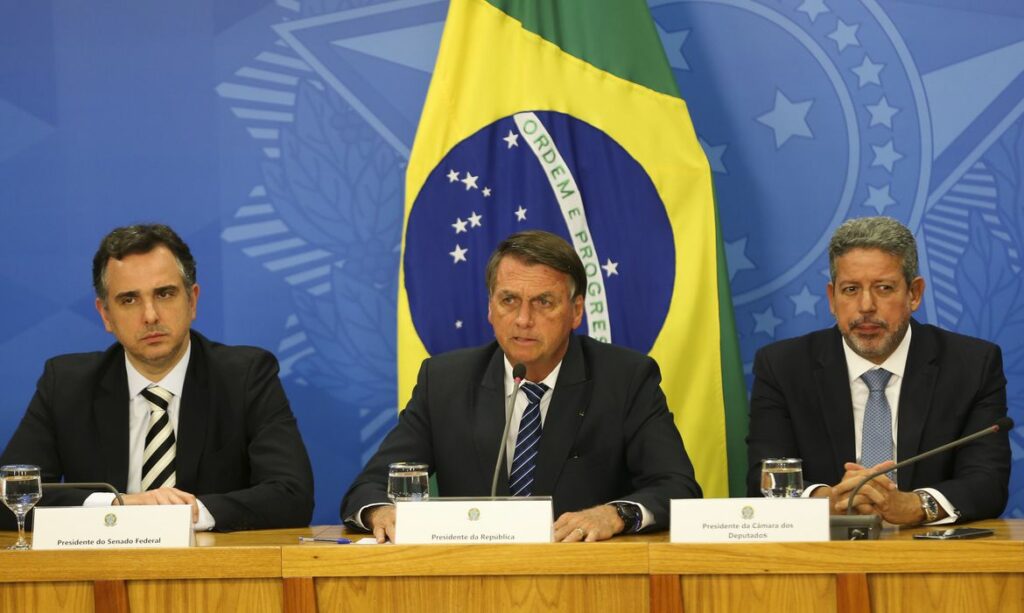 Presidente Bolsonaro propõe ressarcir estados em troca de ICMS zero para combustíveis e gás de cozinha