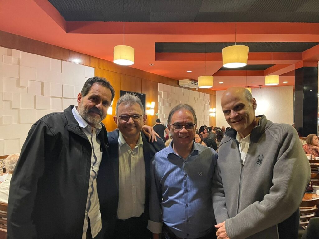 Aniversário do jornalista Delmo Menezes movimenta mundo político do DF