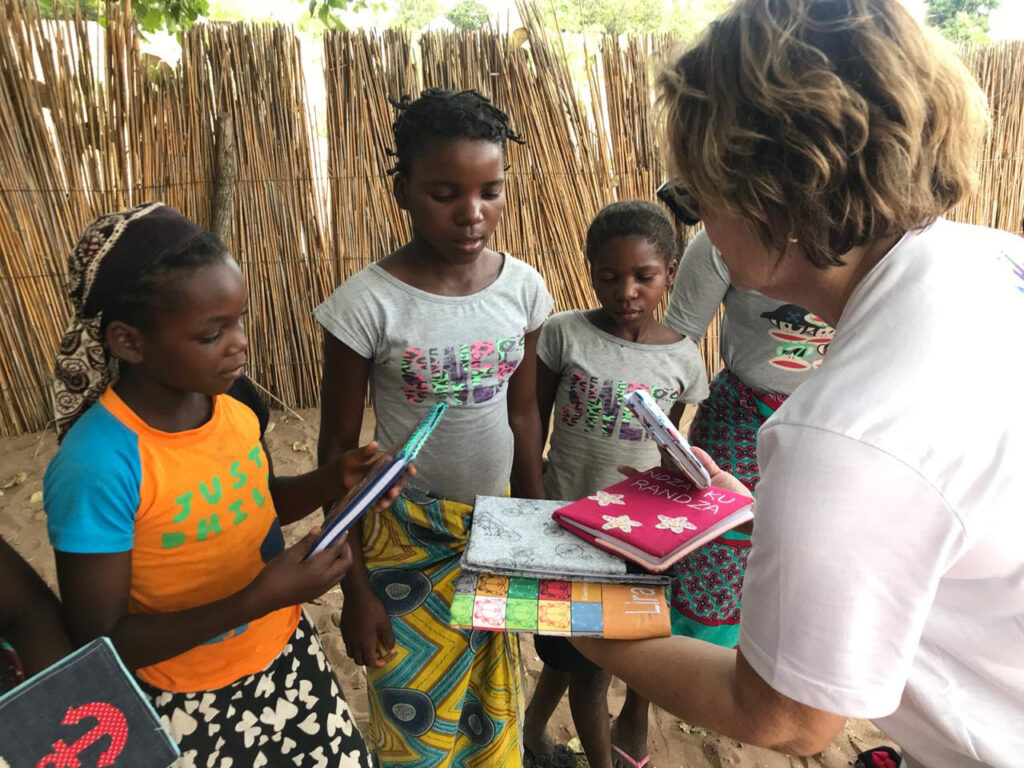 Lançamento de livro tem arrecadação para levar água potável para crianças africanas