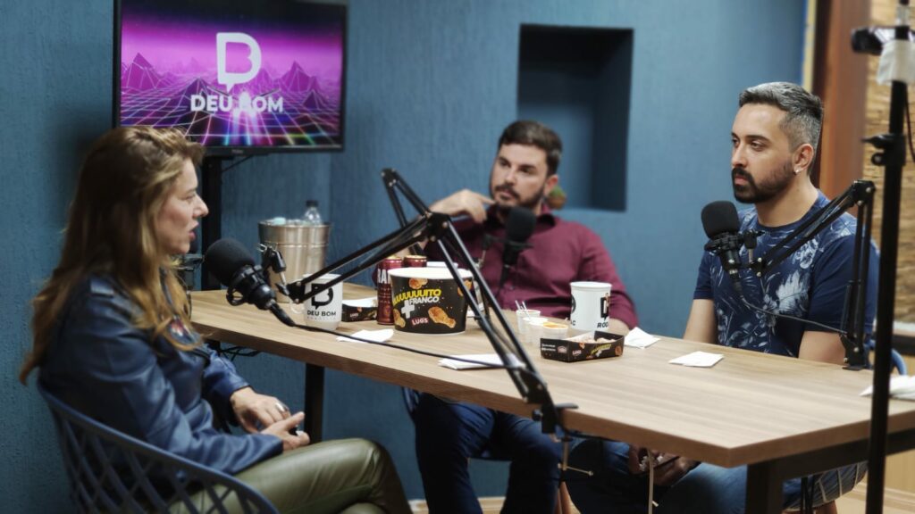 Brasília ganha um novo estúdio de gravação de podcasts, a STUDIO RCMIX, nova casa do podcast DEU BOM!