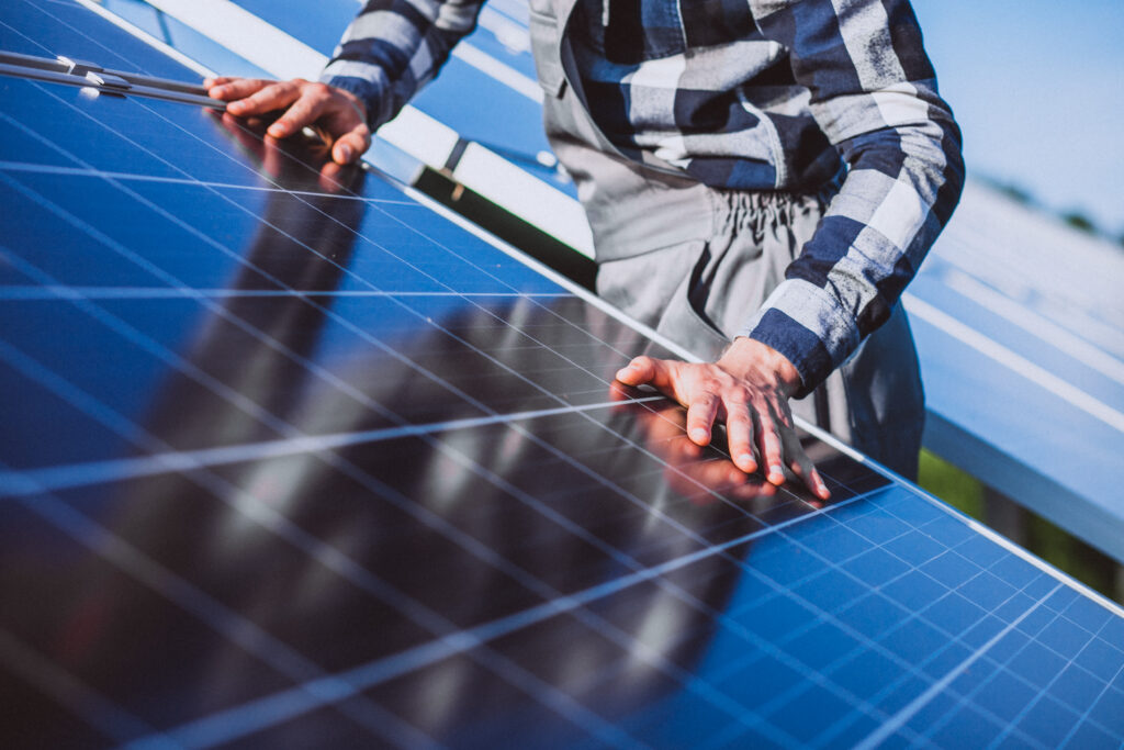 Número de empregos em energia solar térmica deve crescer 22% em 2022