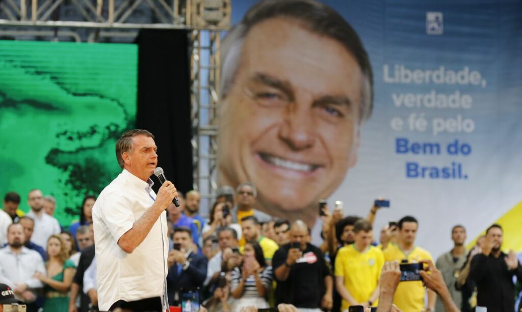 TSE dá prazo para ex-presidente Bolsonaro se manifestar em processo