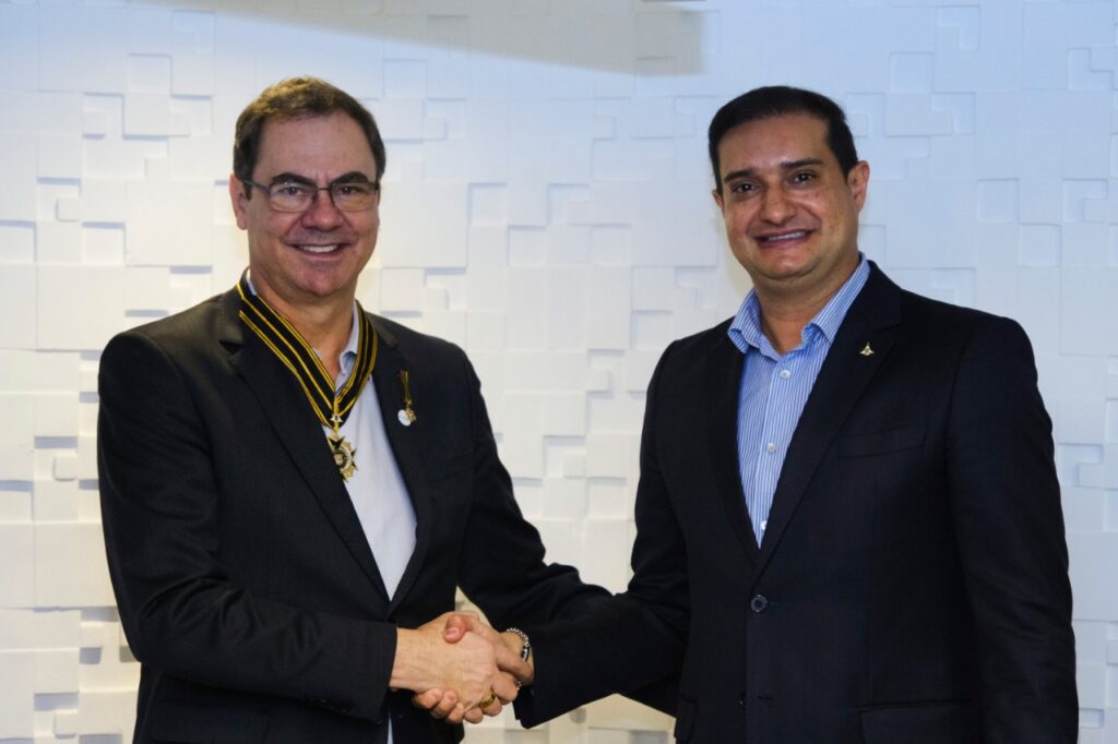 Fecomércio: presidente José Aparecido recebe medalha “Paz no Trânsito do Distrito Federal”