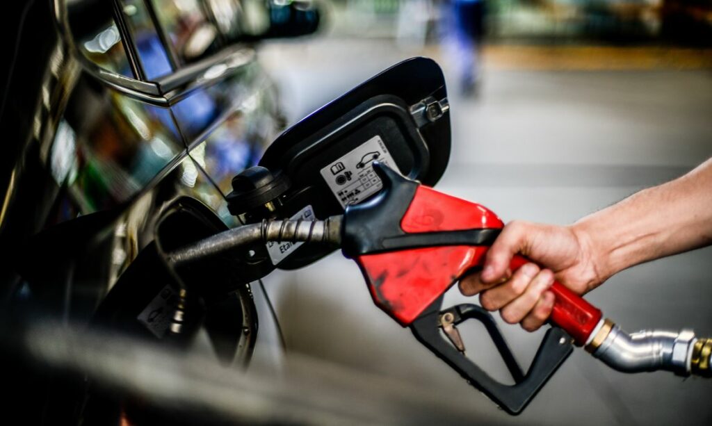 Petrobras reajusta preços da gasolina em 16% e do diesel em 26%
