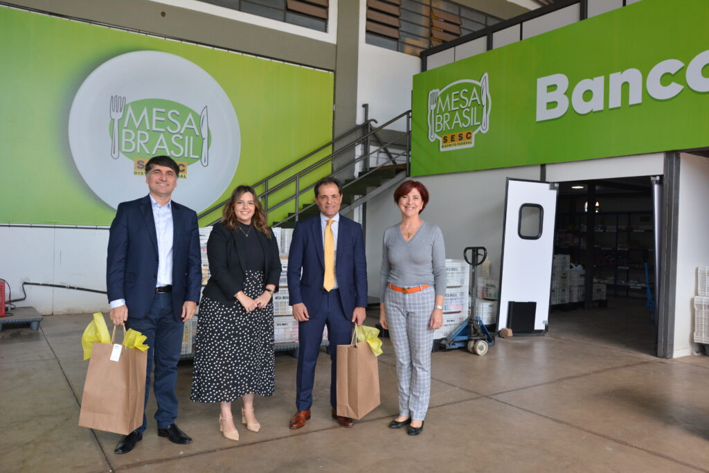 Representante da Embaixada do Uruguai visita sede do banco de alimentos Mesa Brasil no Distrito Federal