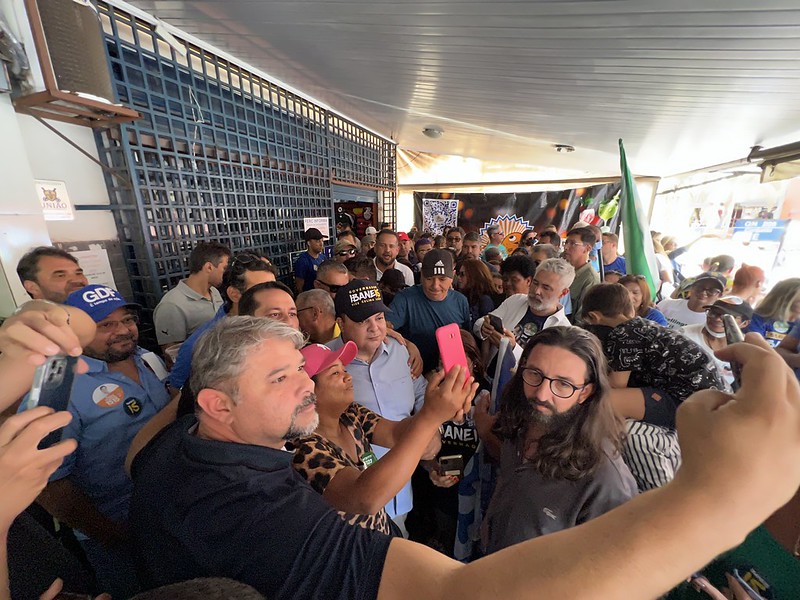 Ibaneis visita Samambaia e população reconhece carinho e obras do governador