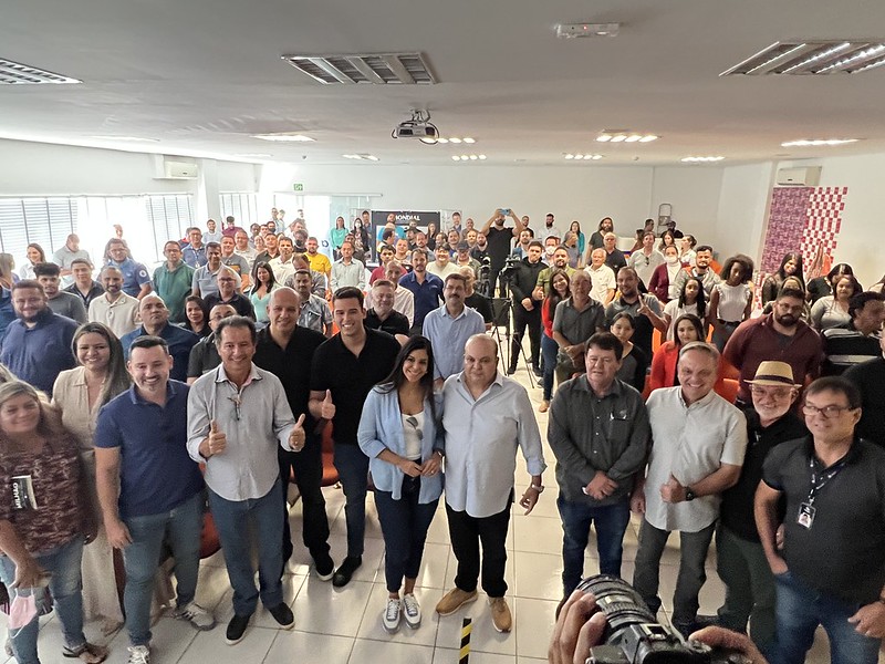 Governador comemora retomada econômica e a menor taxa de desemprego em seis anos no DF