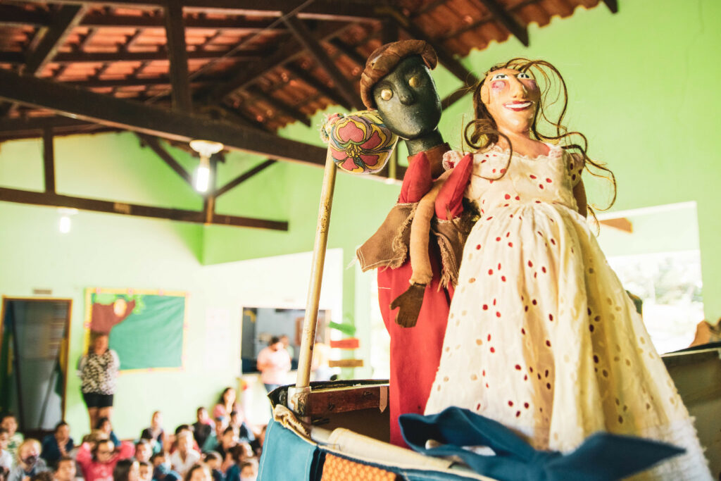 Batuqueiras e Mamulengo Fuzuê realizam o projeto Batuque Brincante