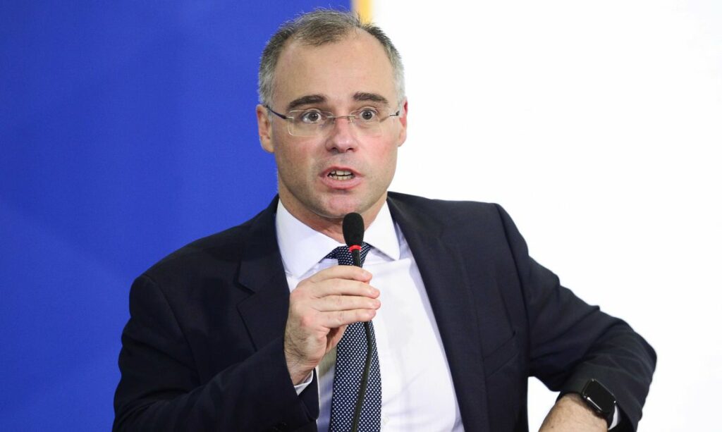 Mendonça dá prazo ao governo para esclarecer regra sobre doações em ano eleitoral