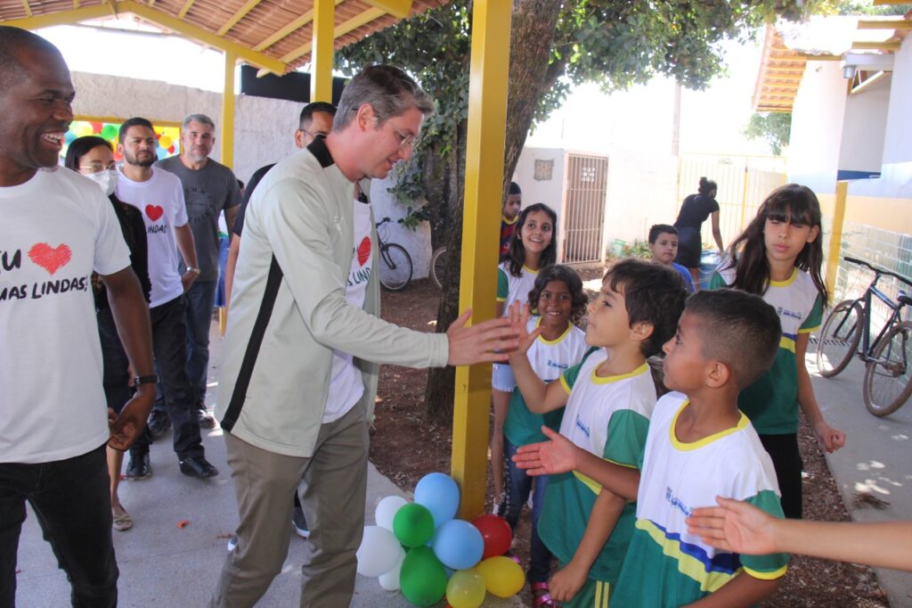 Prefeitura de Águas Lindas entrega mais uma escola reformada em Águas Bonitas I