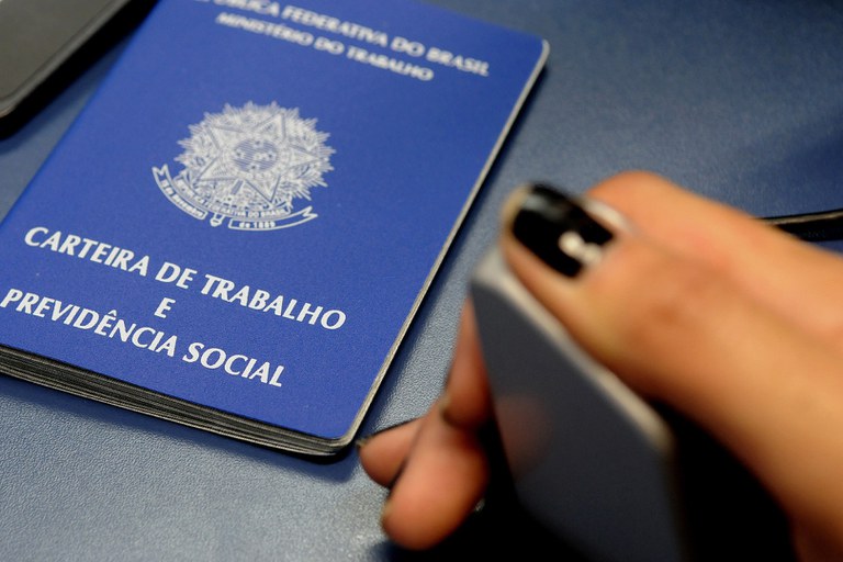 Rendimento de trabalhadoras domésticas cresce na região de Brasília