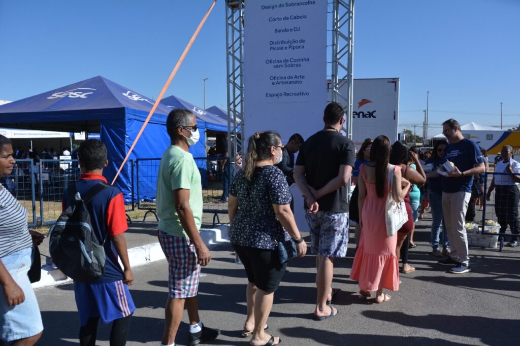 Ação social do Sistema Fecomércio-DF atende mais de 2,3 mil pessoas em Samambaia