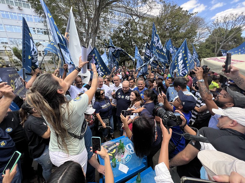Eleições | Ibaneis faz adesivaço na Asa Sul, cita obras entregues e quer repeti-las na Asa Norte