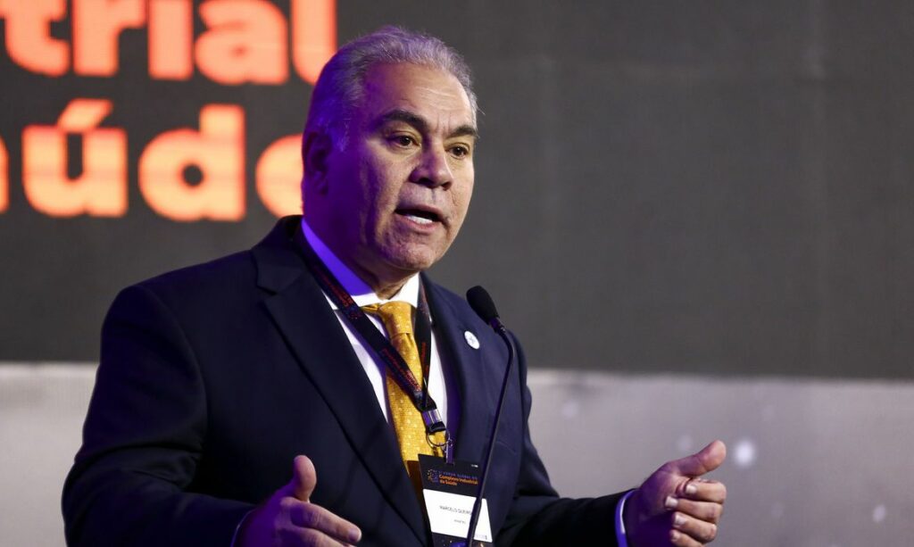 Ministro da Saúde diz que contratos atuais já preveem vacinas atualizadas