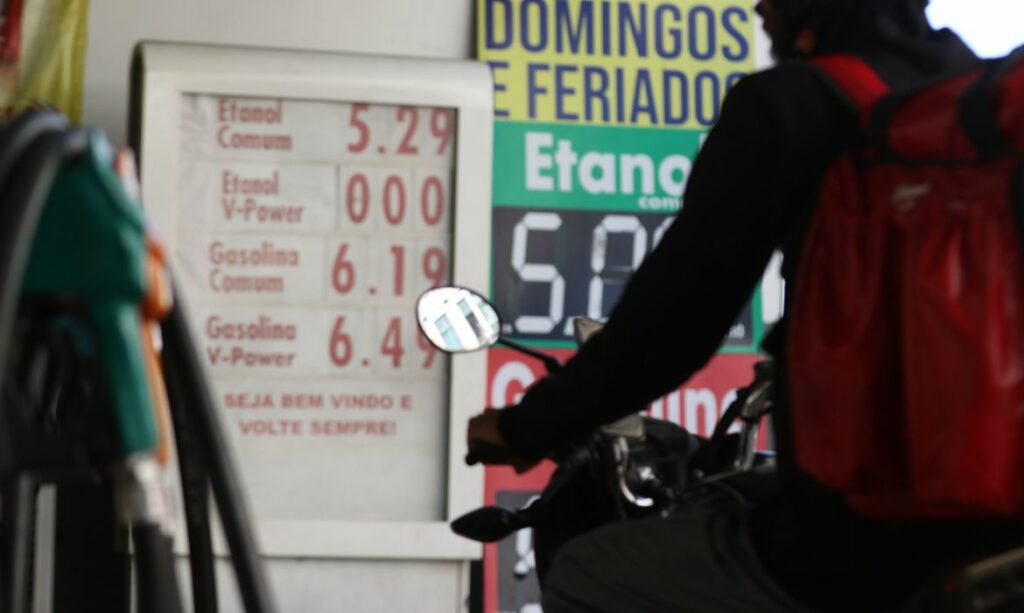 Operação Petróleo Real fiscaliza postos do Distrito Federal