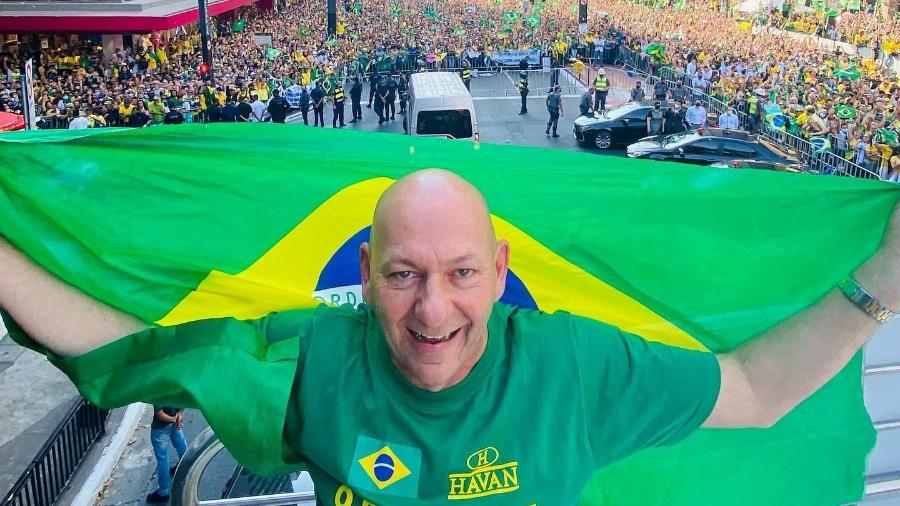 Luciano Hang processa deputado federal Janones por danos morais em R$ 200 mil