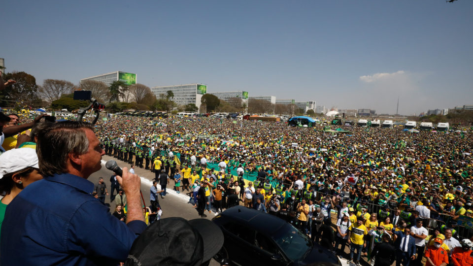 Bolsonaro comanda desfile em comemoração ao Bicentenário e reúne multidão na Esplanada
