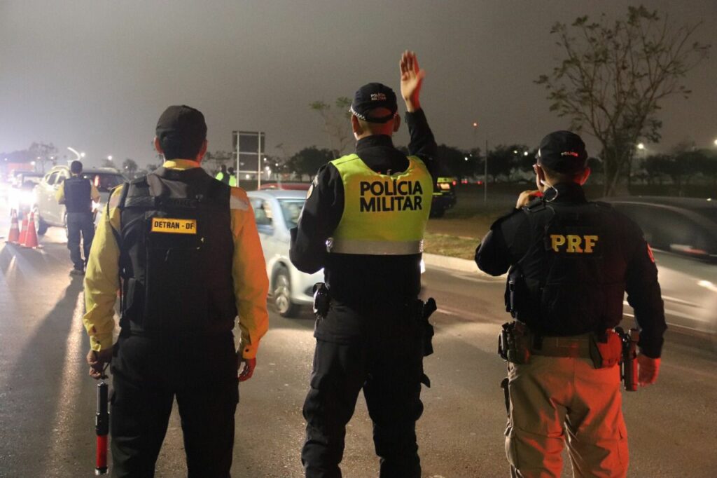 Blitz em Ceilândia flagra 12 motoristas sem habilitação