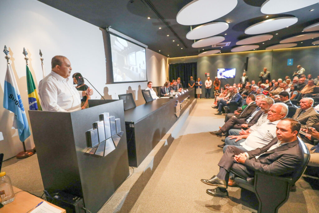 Ibaneis: Empresas recebem escrituras e segurança jurídica para gerar mais empregos