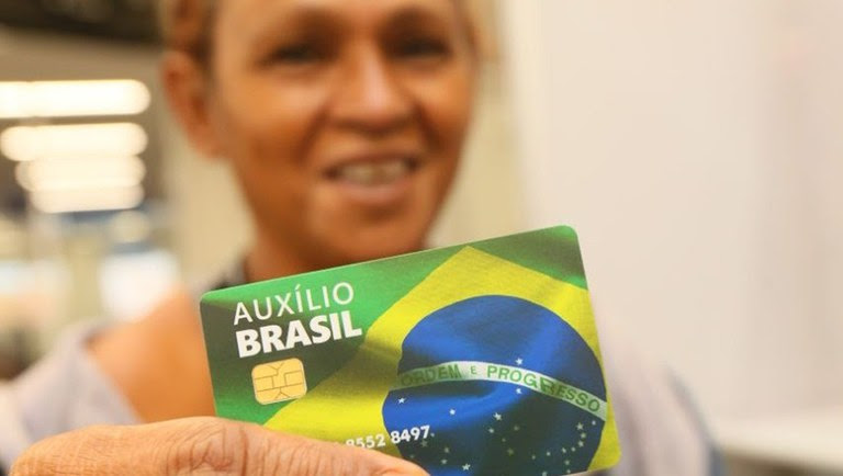 Auxílio Brasil e Auxílio Gás são antecipados em outubro; repasses terão início no dia 11