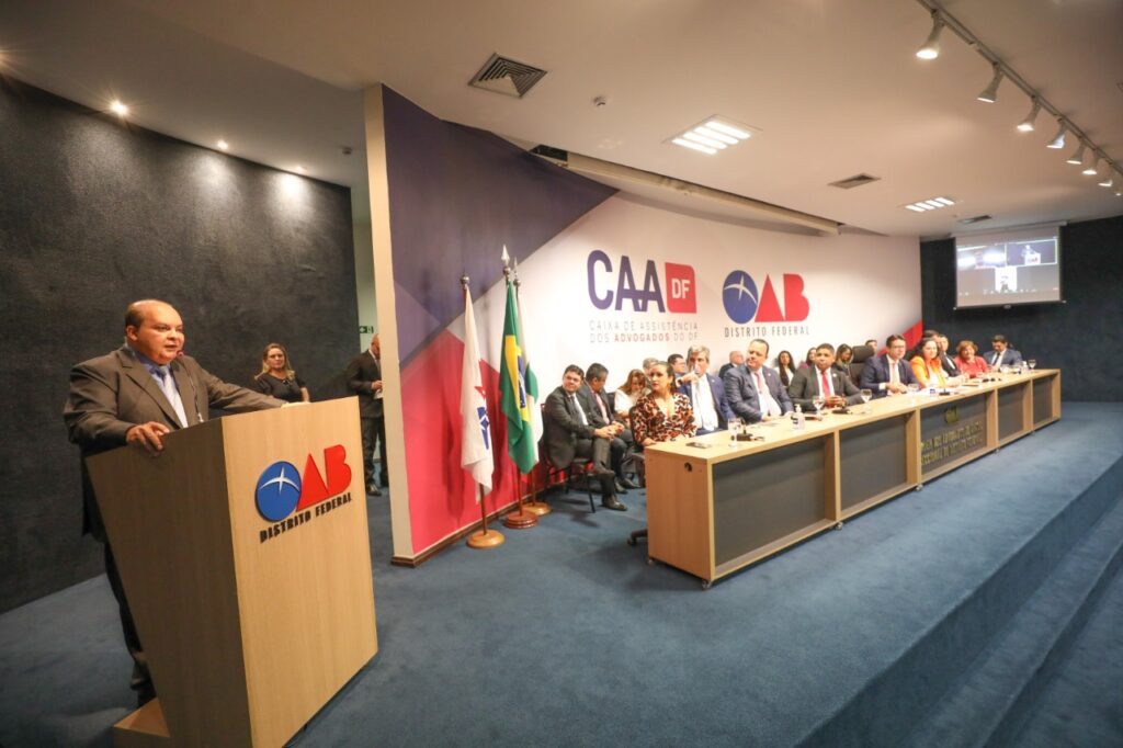 Ibaneis Rocha volta à OAB-DF e lembra o papel de justiça social