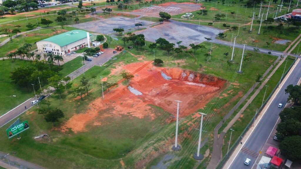 Bacias de contenção do Taguaparque recebem manutenção da Novacap