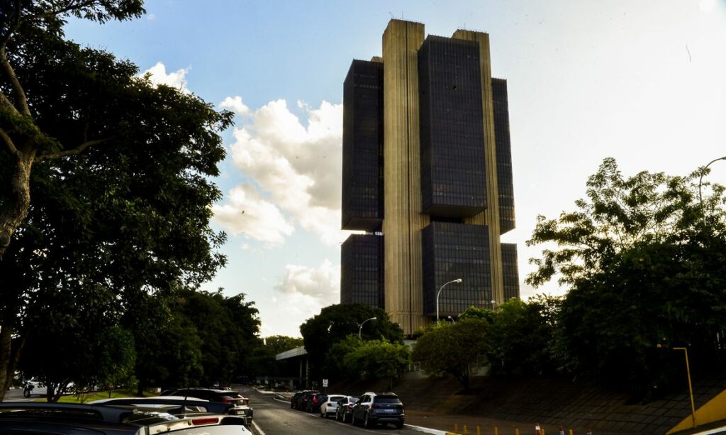 Mercado financeiro eleva projeção de inflação para 2023
