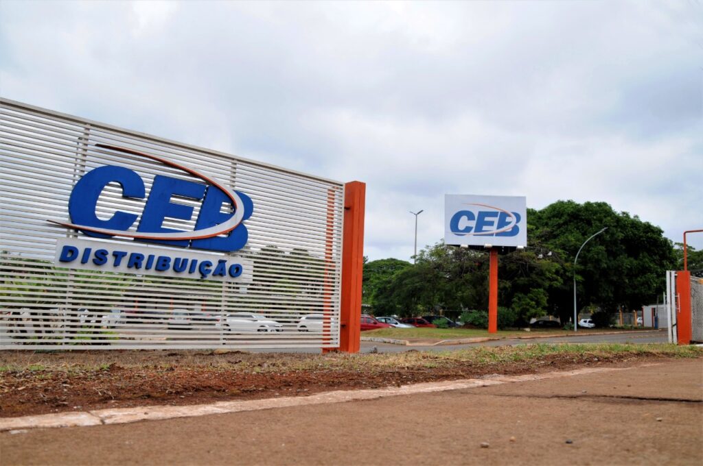 Lucro da venda da CEB retorna em investimentos na construção de viaduto a asfaltamento