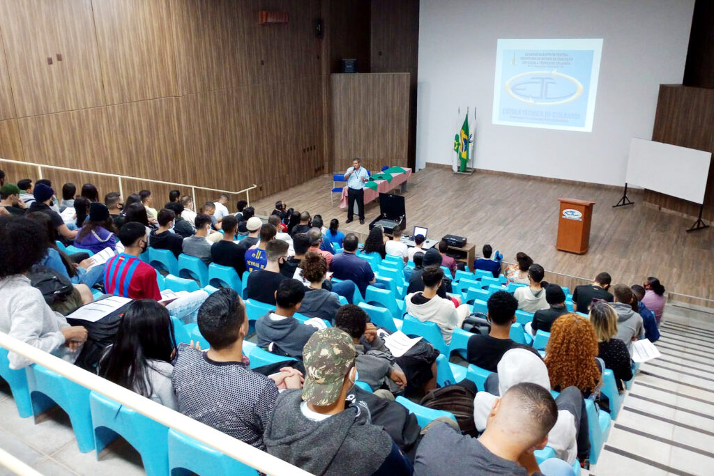 Mais de quatro mil vagas em cursos técnicos são oferecidas no Distrito Federal