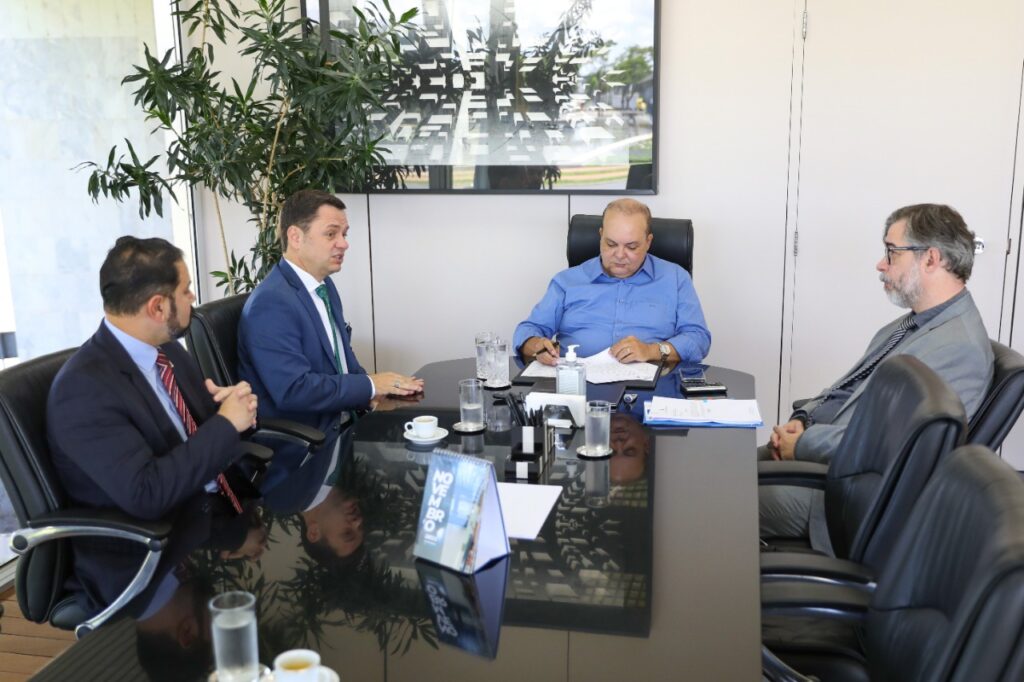 Governador Ibaneis formaliza proposta de reajuste de 18% para forças de segurança