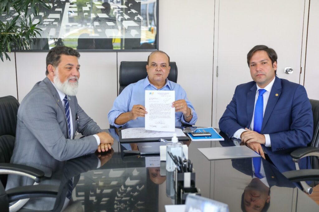 Governador Ibaneis recebe apoio formal do PSD para compor base aliada