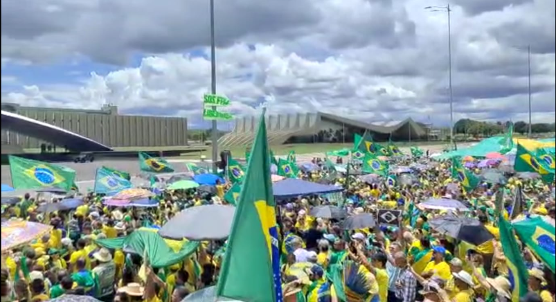 Manifestantes vão às ruas no feriado para protestar contra o resultado das eleições 2022