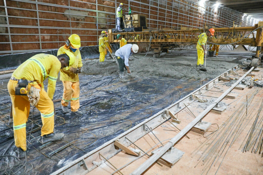 Pavimento rígido começa a ser feito na fase 2 do Túnel de Taguatinga