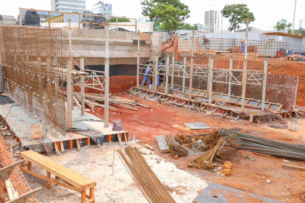 GDF inicia segunda fase da concretagem dos muros da pista elevada para BRT