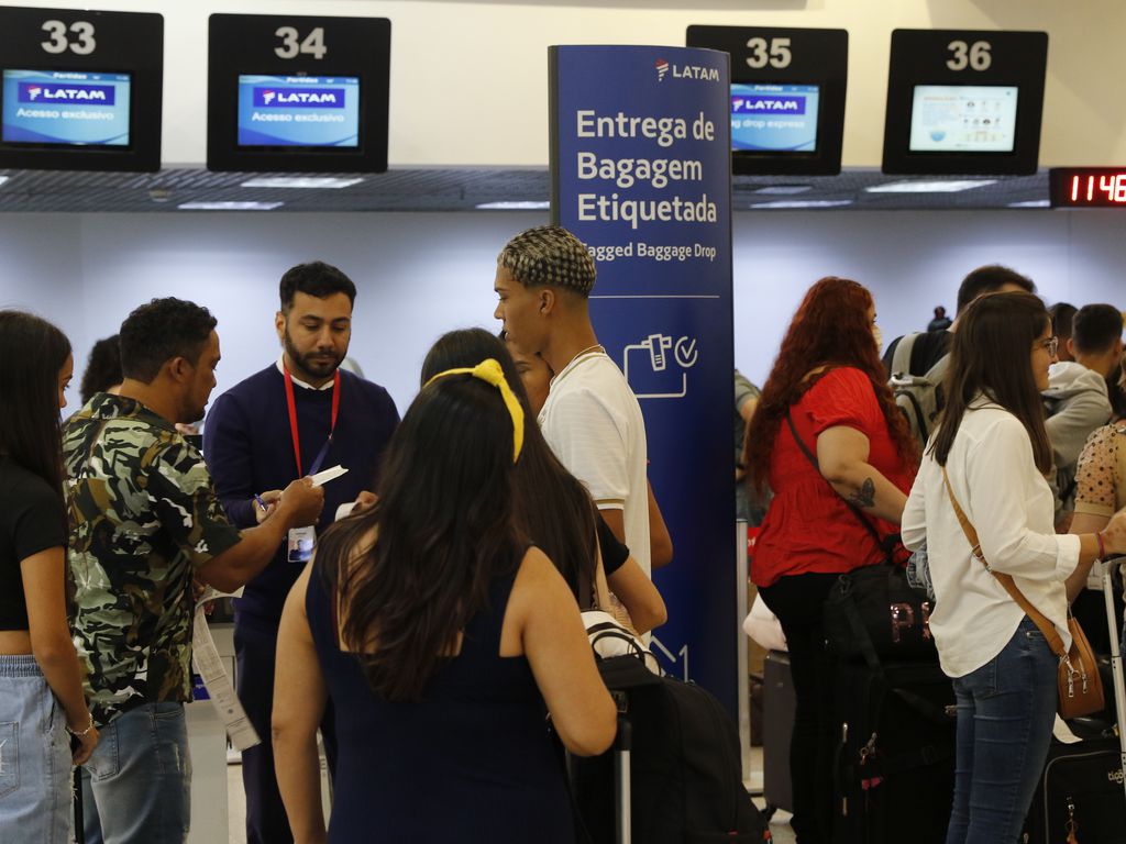 Sem negociação, greve dos pilotos chega ao segundo dia e afeta voos domésticos