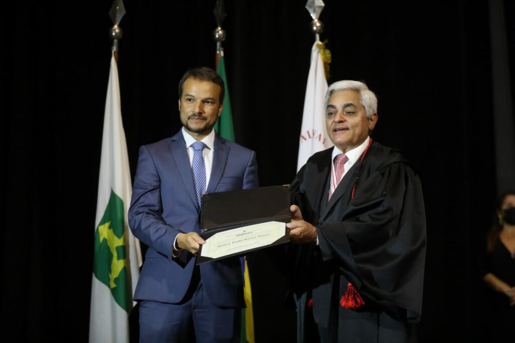 Ibaneis Rocha é diplomado para novo mandato pelo TRE-DF