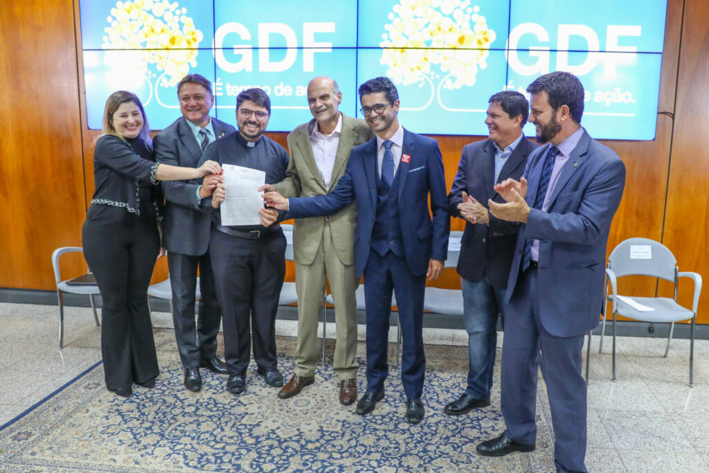 GDF entrega títulos a 22 templos religiosos, centros assistenciais e Emater