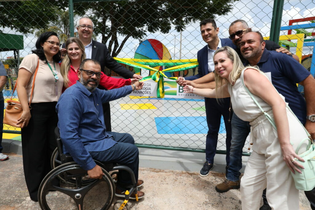 Praça da Ciência, em Ceilândia, oferece brinquedos que divertem e ensinam