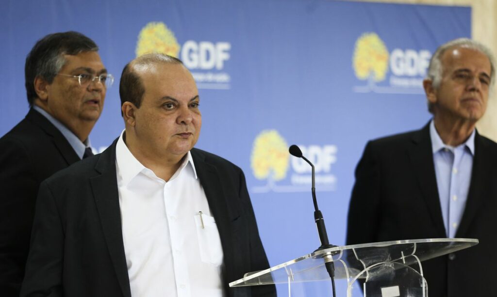 Voluntariamente, Ibaneis presta depoimento na PF e diz que Exército o impediu de desarmar acampamento
