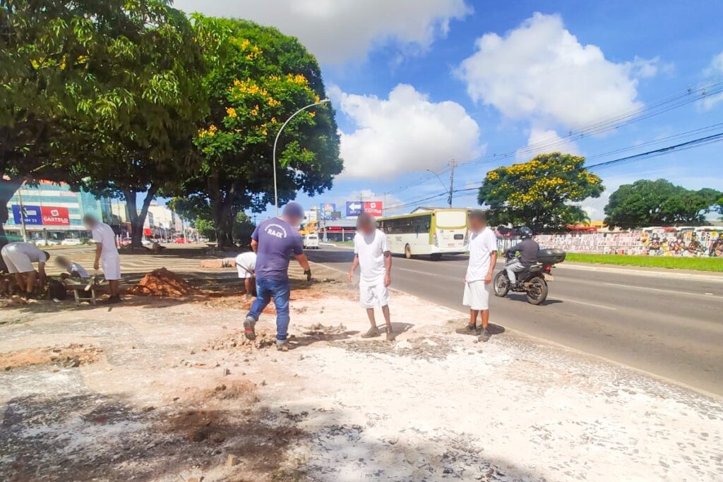 GDF Presente recupera piso de pedras portuguesas na Avenida Hélio Prates