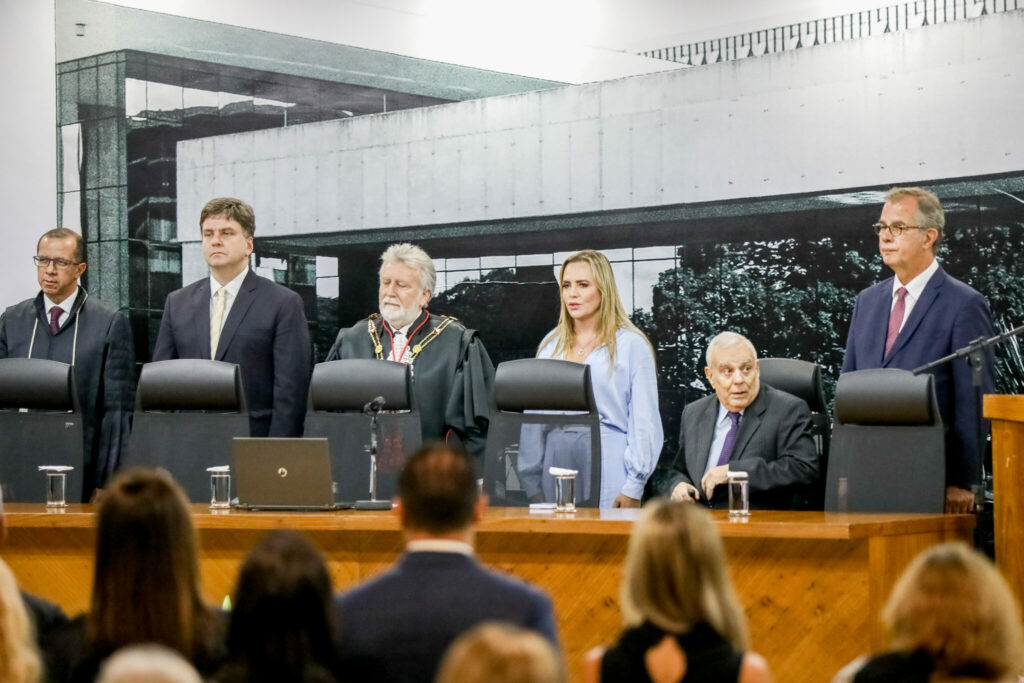 Carmen Nícea Bittencourt toma posse como desembargadora do Tribunal de Justiça do DF
