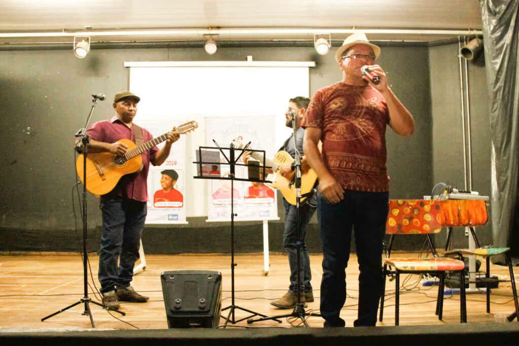 Música e poesia nas escolas do Gama