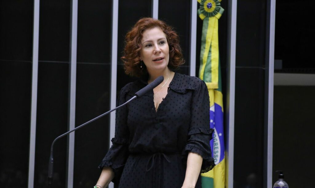 Ministro Gilmar Mendes abre inquérito contra Carla Zambelli